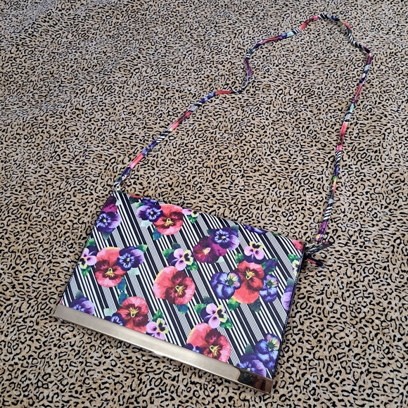 💥3/$25💥 NWOT ALDO FLORAL + STRIPED ENVELOPE CROSSBODY/CLUTCH - Picture 2 of 13